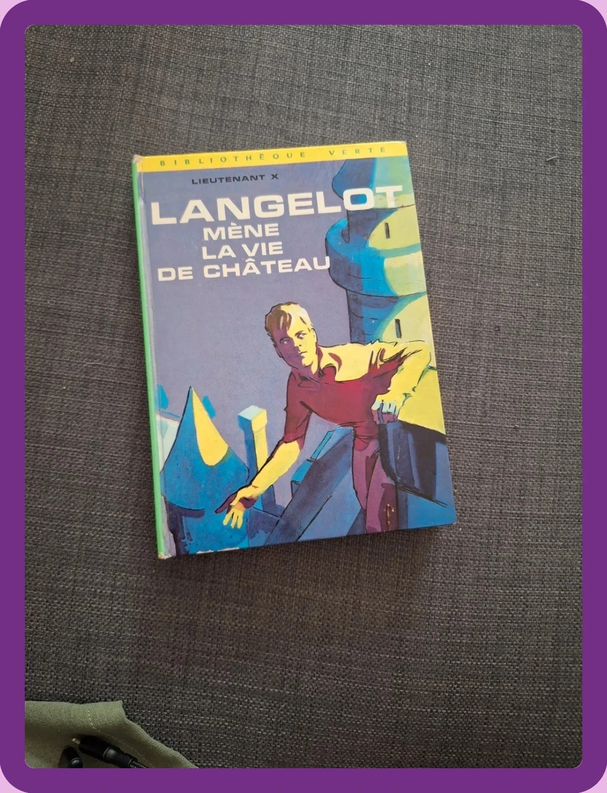Livre Langelot mene la vie de chateau Lieutenant X